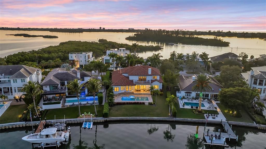 Activo con contrato: $5,985,000 (4 camas, 4 baños, 5310 Pies cuadrados)