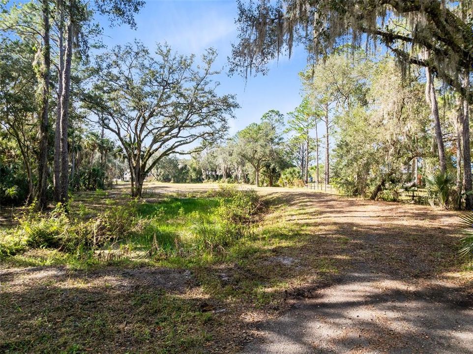 На продажу: $539,500 (5.60 acres)