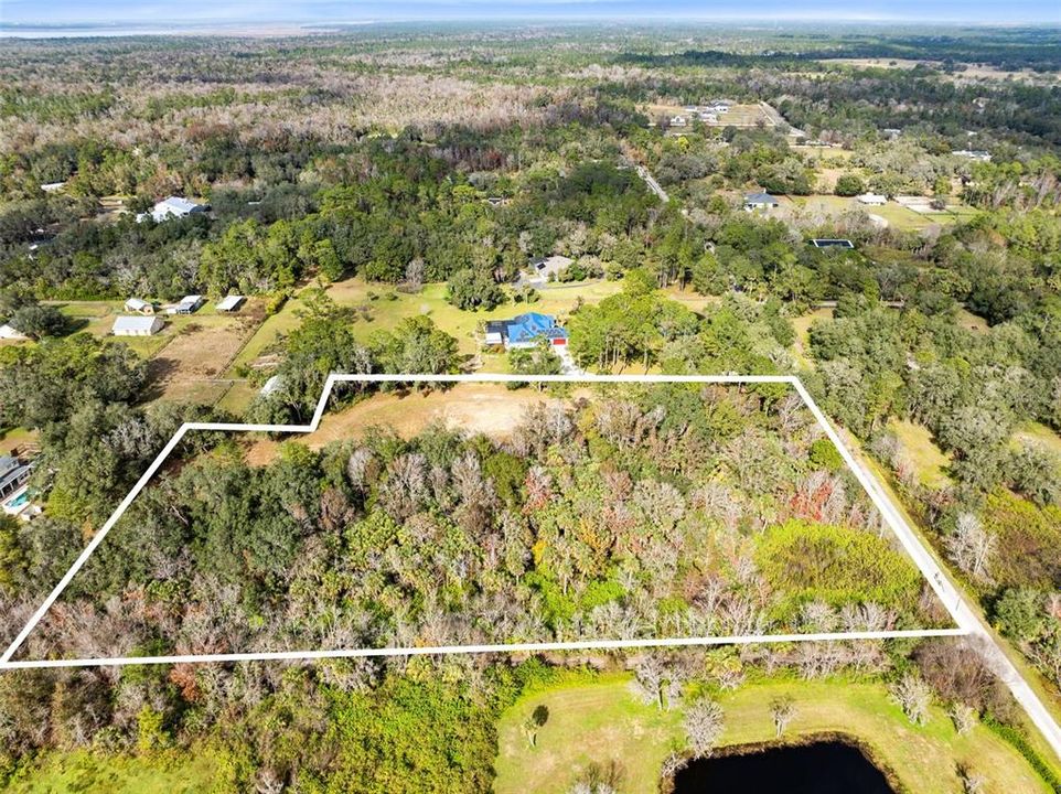 На продажу: $539,500 (5.60 acres)