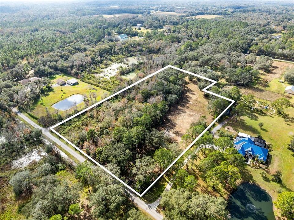 На продажу: $539,500 (5.60 acres)