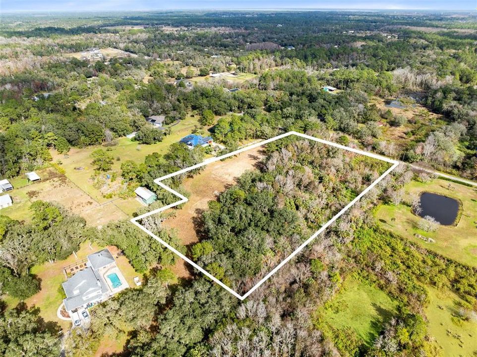 На продажу: $539,500 (5.60 acres)