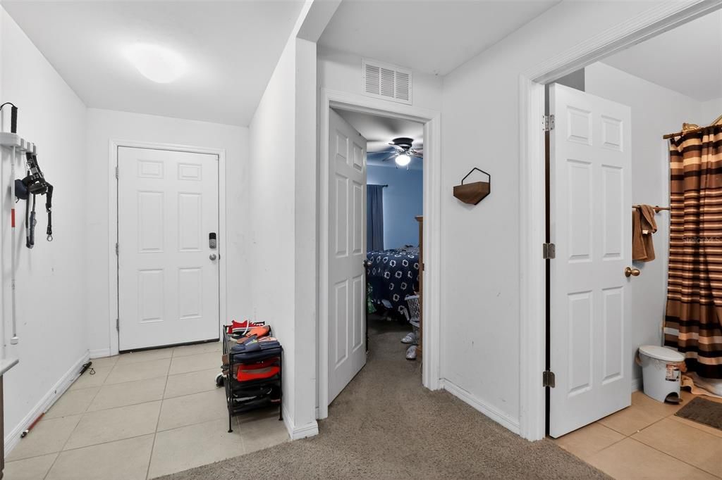 Под контрактом: $215,000 (3 спален, 2 ванн, 1378 Квадратных фут)