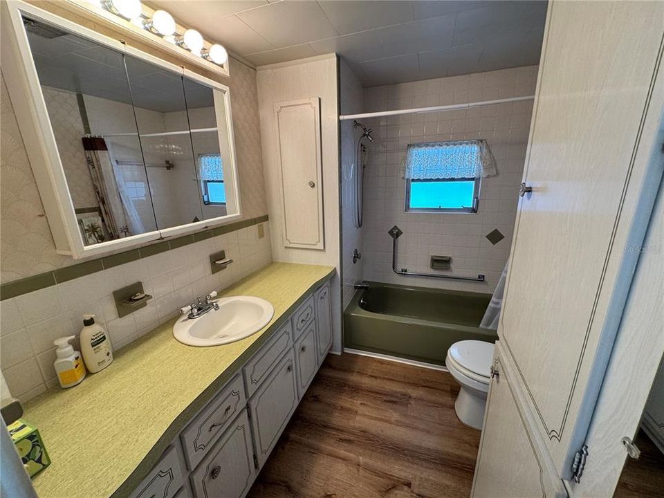 На продажу: $87,000 (2 спален, 2 ванн, 945 Квадратных фут)