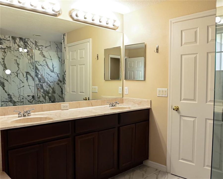For Sale: $429,000 (3 beds, 3 baths, 2173 Square Feet)