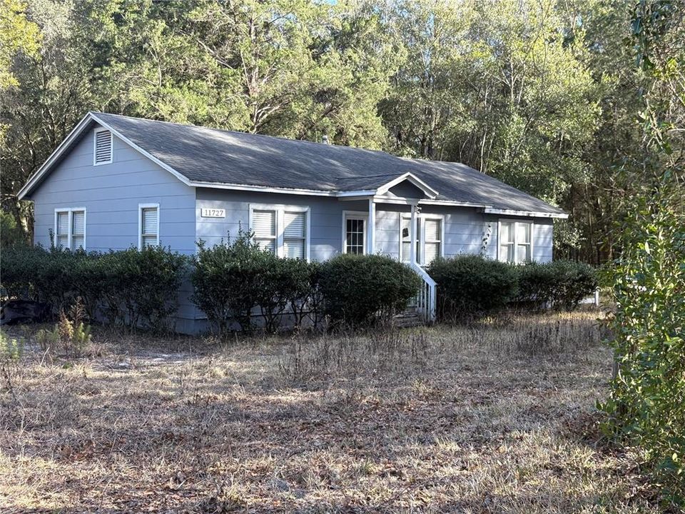 For Sale: $299,000 (3 beds, 1 baths, 1100 Square Feet)