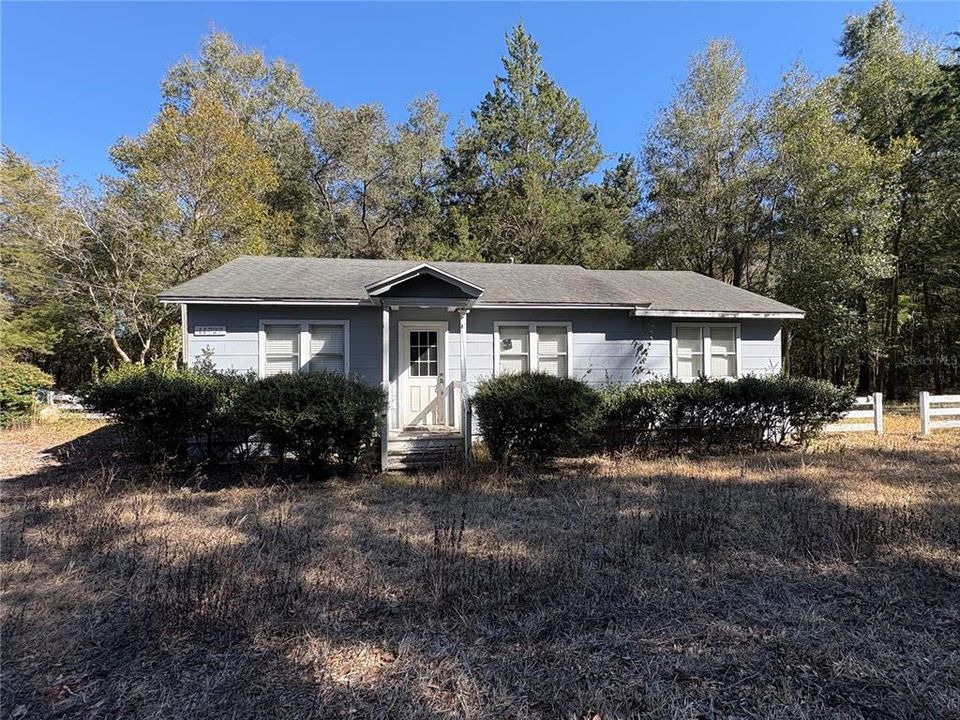 For Sale: $299,000 (3 beds, 1 baths, 1100 Square Feet)