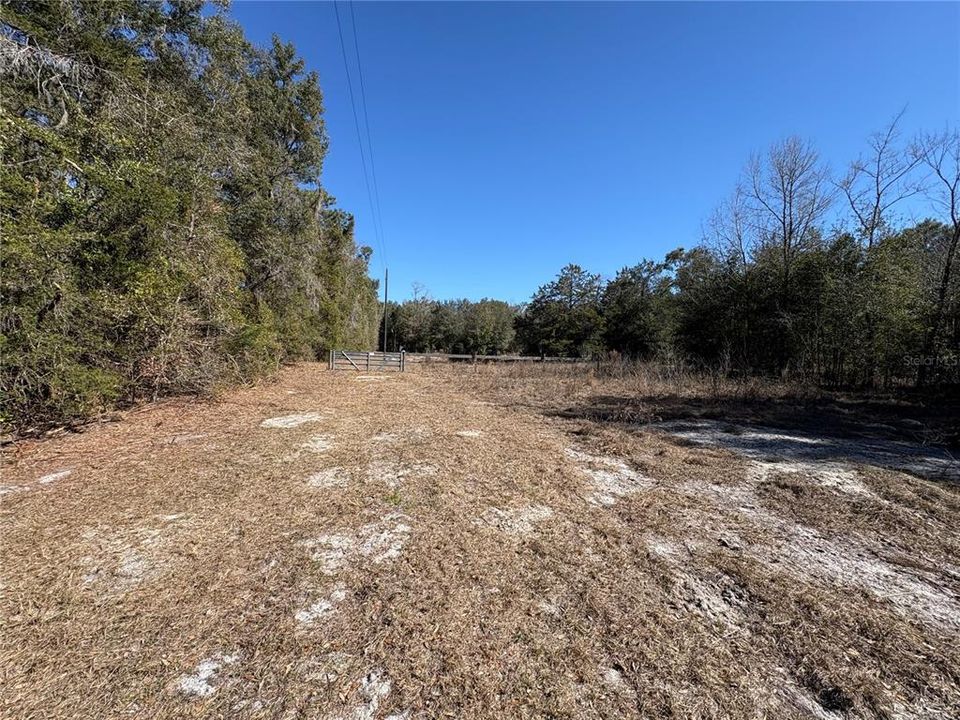 For Sale: $299,000 (3 beds, 1 baths, 1100 Square Feet)