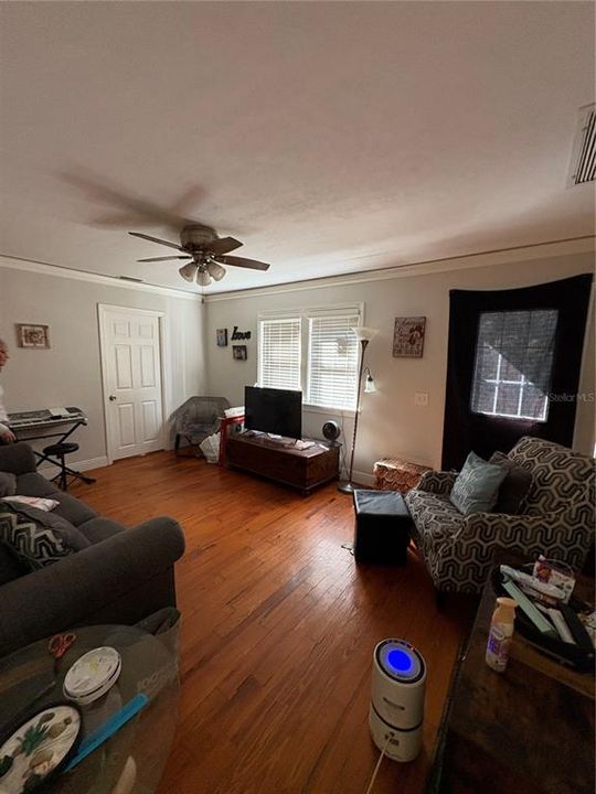 For Sale: $299,000 (3 beds, 1 baths, 1100 Square Feet)