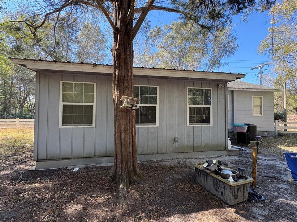 For Sale: $299,000 (3 beds, 1 baths, 1100 Square Feet)