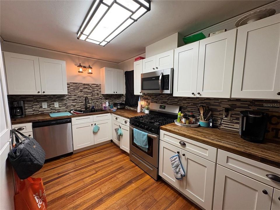 For Sale: $299,000 (3 beds, 1 baths, 1100 Square Feet)