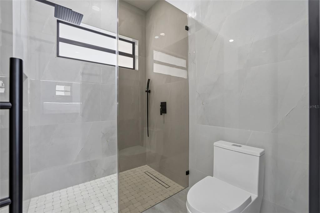 En Venta: $2,465,000 (4 camas, 3 baños, 4246 Pies cuadrados)