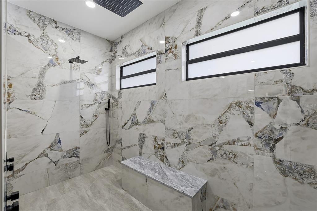 En Venta: $2,465,000 (4 camas, 3 baños, 4246 Pies cuadrados)