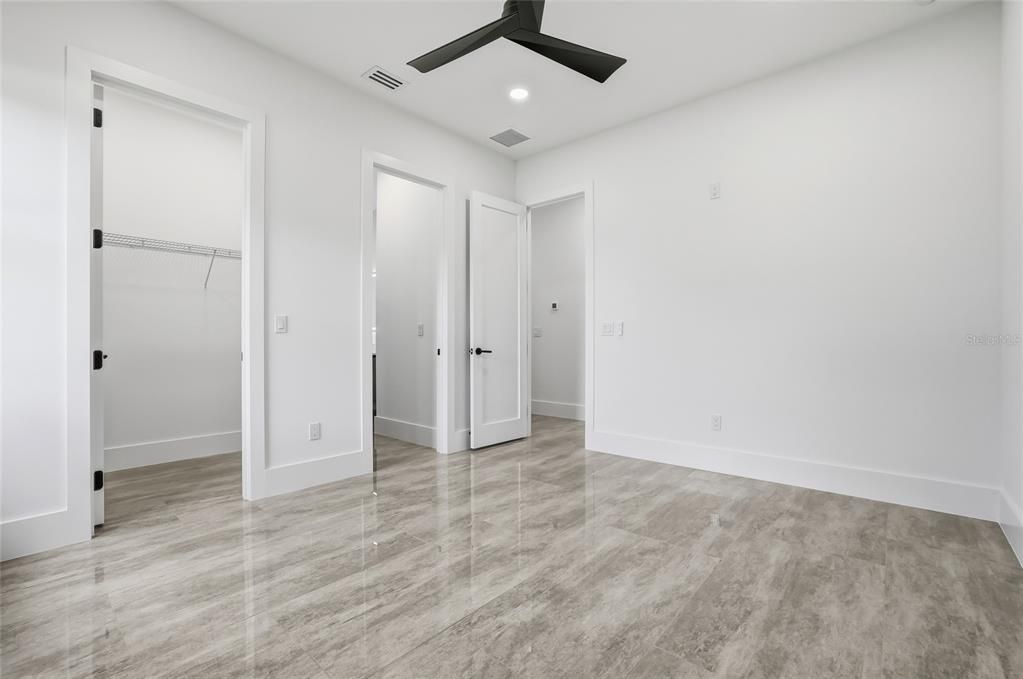 En Venta: $2,465,000 (4 camas, 3 baños, 4246 Pies cuadrados)