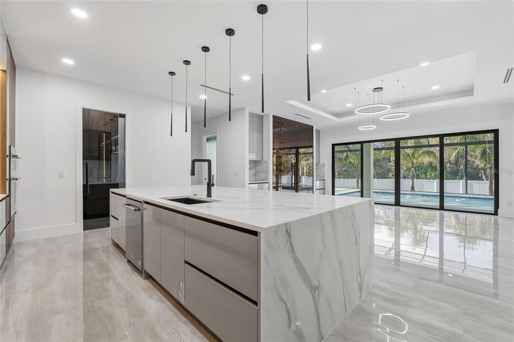 En Venta: $2,465,000 (4 camas, 3 baños, 4246 Pies cuadrados)