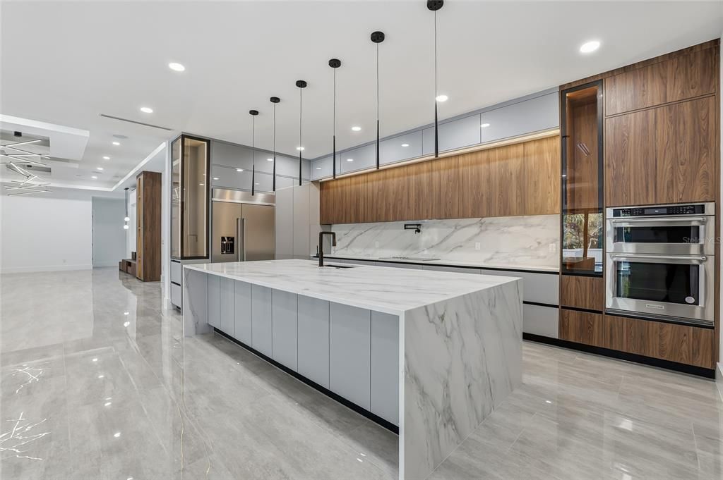 En Venta: $2,465,000 (4 camas, 3 baños, 4246 Pies cuadrados)