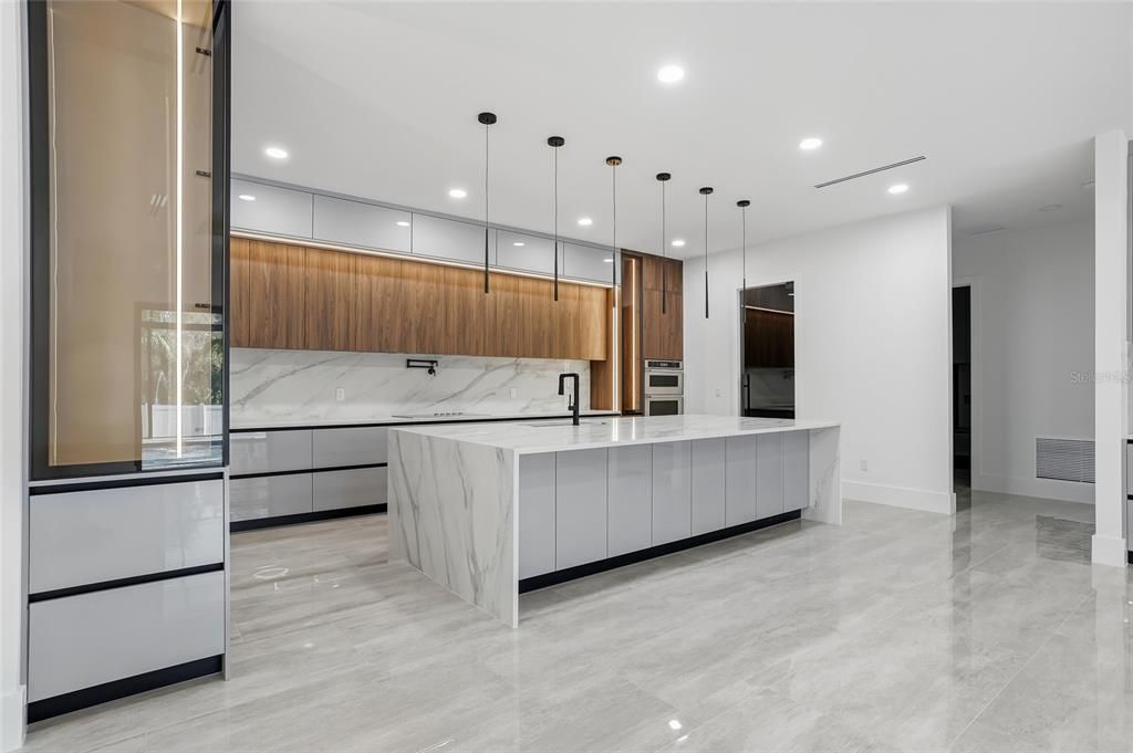 En Venta: $2,465,000 (4 camas, 3 baños, 4246 Pies cuadrados)