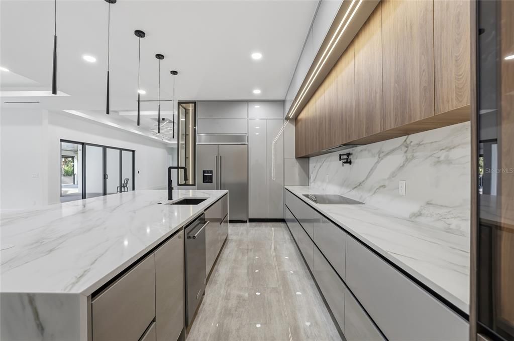 En Venta: $2,465,000 (4 camas, 3 baños, 4246 Pies cuadrados)