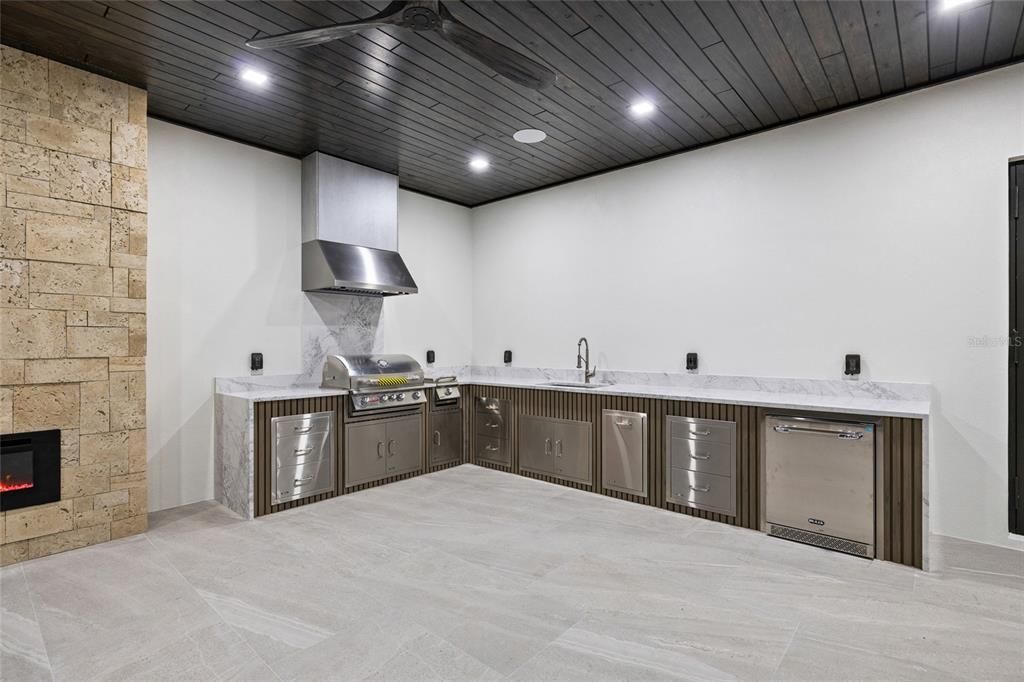 En Venta: $2,465,000 (4 camas, 3 baños, 4246 Pies cuadrados)