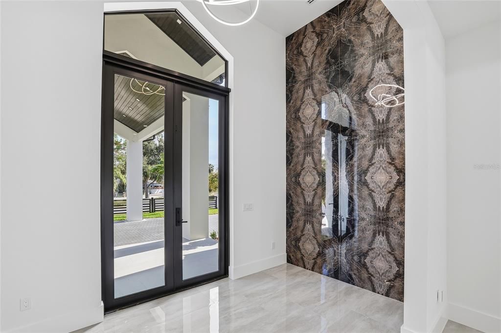 En Venta: $2,465,000 (4 camas, 3 baños, 4246 Pies cuadrados)