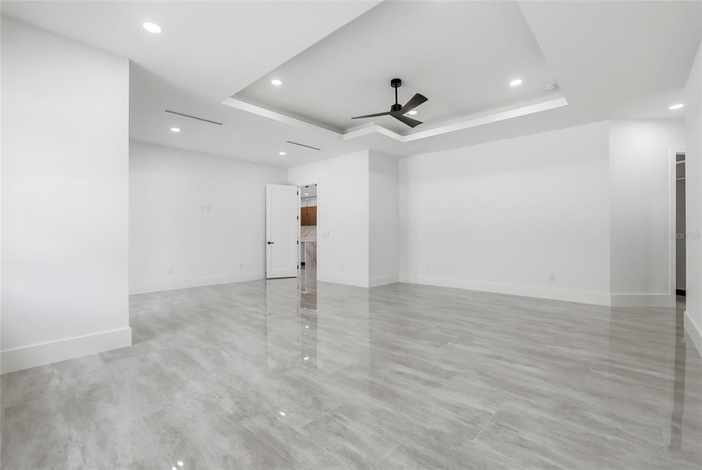 En Venta: $2,465,000 (4 camas, 3 baños, 4246 Pies cuadrados)