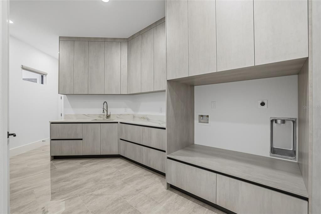 En Venta: $2,465,000 (4 camas, 3 baños, 4246 Pies cuadrados)
