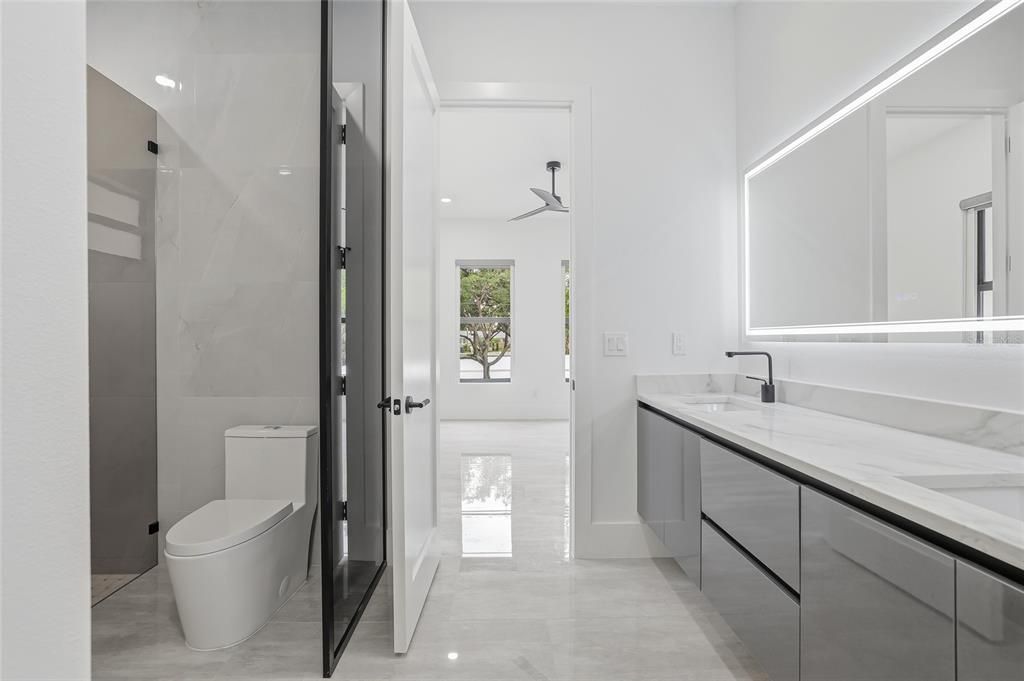 En Venta: $2,465,000 (4 camas, 3 baños, 4246 Pies cuadrados)