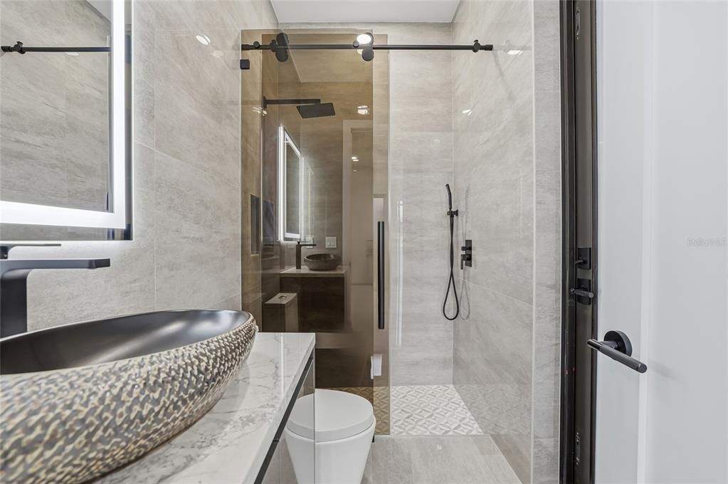 En Venta: $2,465,000 (4 camas, 3 baños, 4246 Pies cuadrados)
