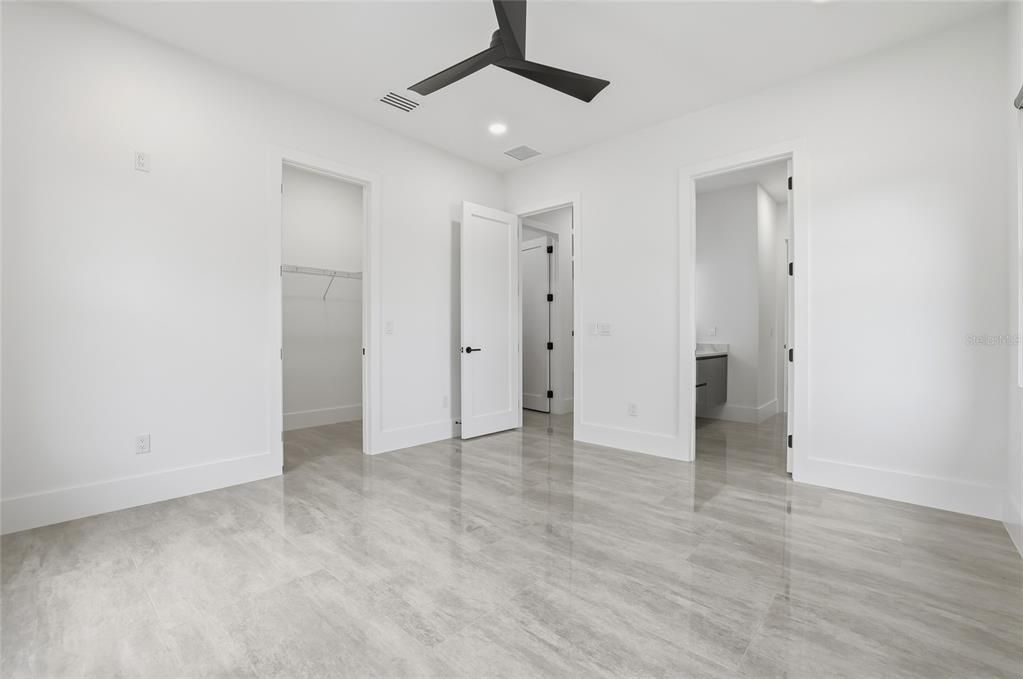 En Venta: $2,465,000 (4 camas, 3 baños, 4246 Pies cuadrados)