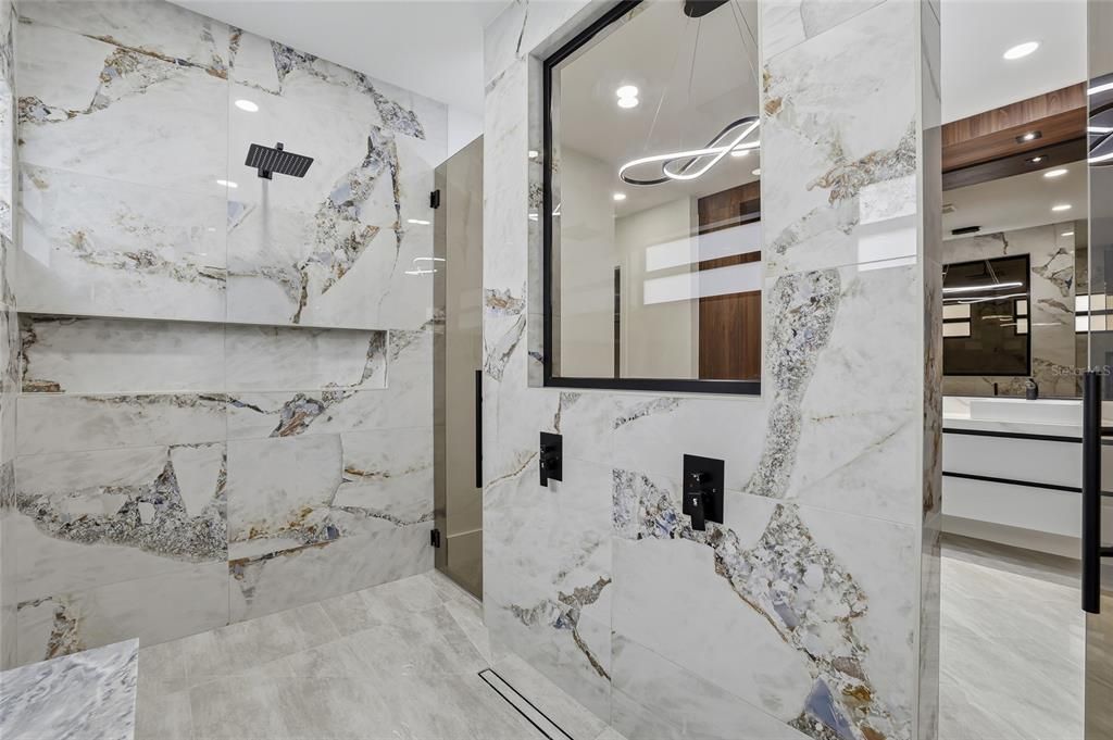 En Venta: $2,465,000 (4 camas, 3 baños, 4246 Pies cuadrados)
