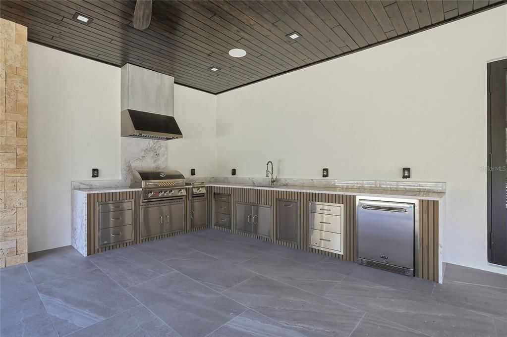 En Venta: $2,465,000 (4 camas, 3 baños, 4246 Pies cuadrados)