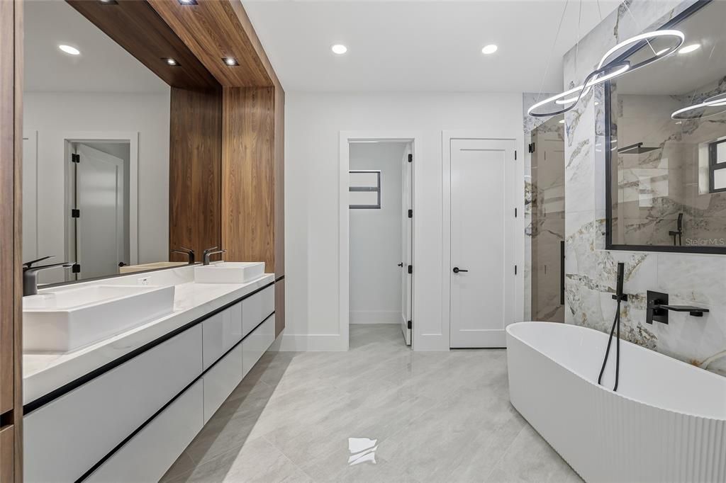 En Venta: $2,465,000 (4 camas, 3 baños, 4246 Pies cuadrados)