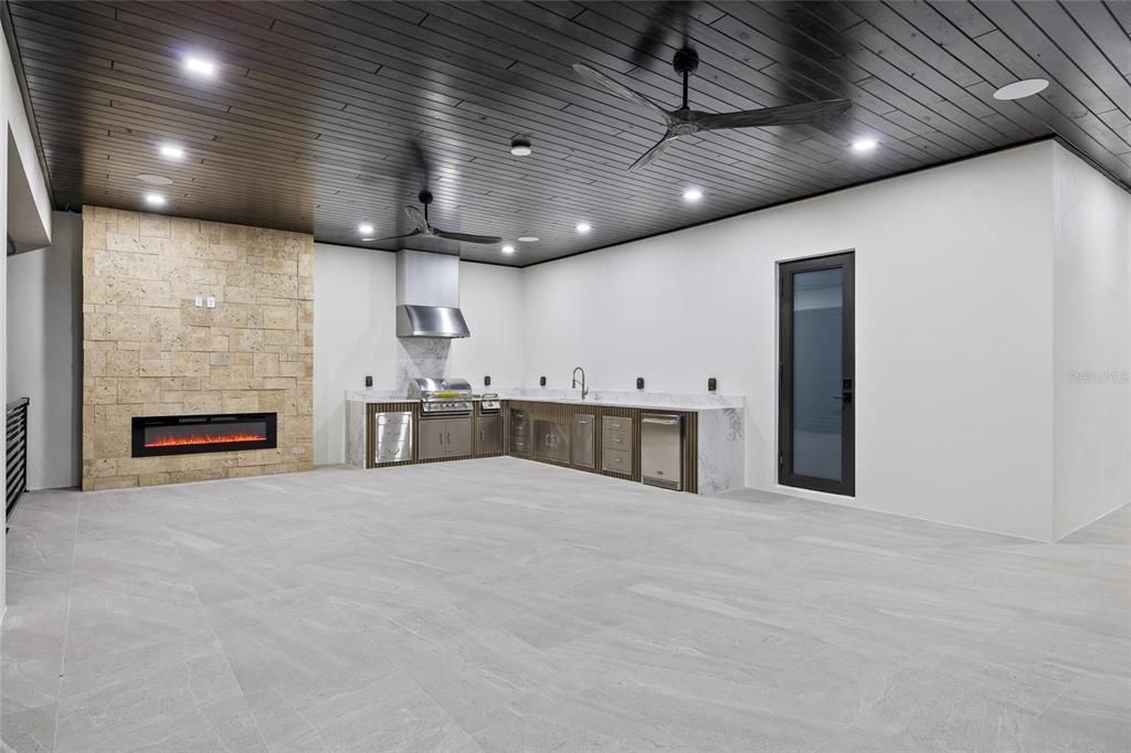 En Venta: $2,465,000 (4 camas, 3 baños, 4246 Pies cuadrados)