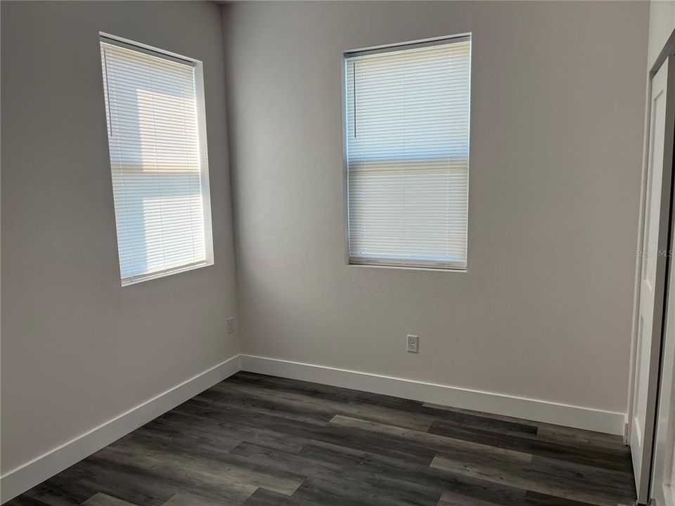 Active With Contract: $2,050 (3 beds, 2 baths, 1083 Square Feet)