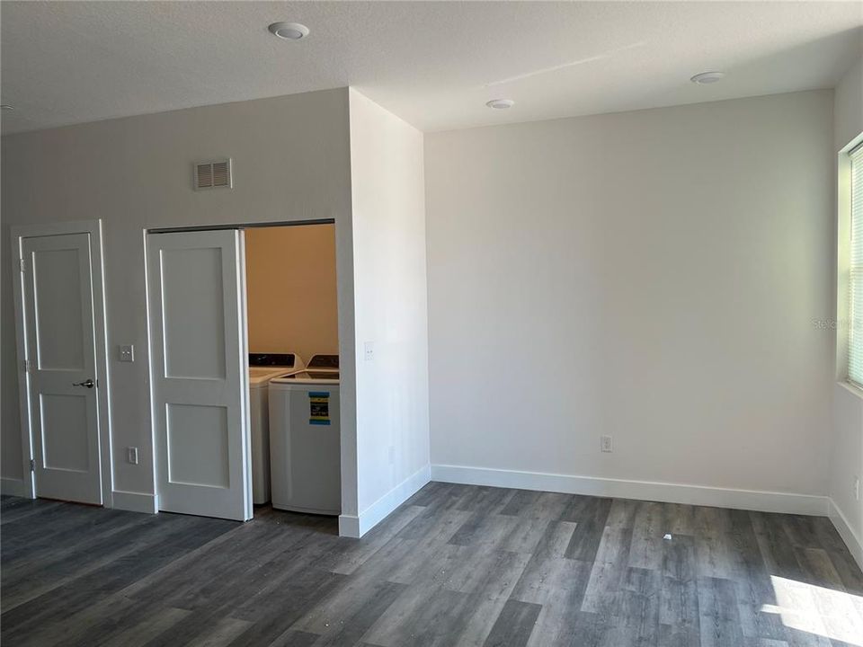 Active With Contract: $2,050 (3 beds, 2 baths, 1083 Square Feet)