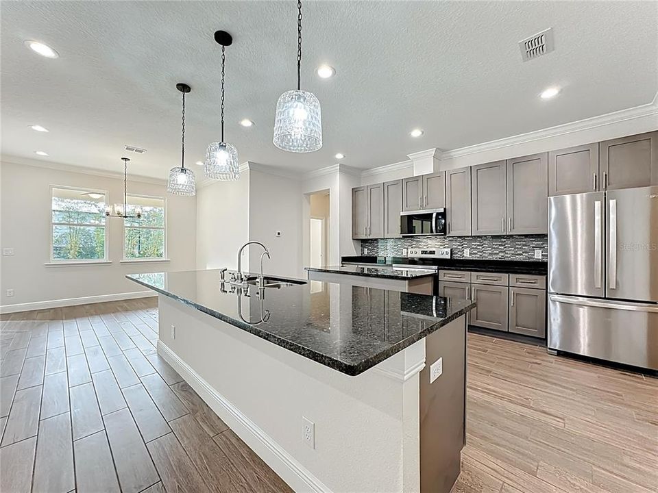 For Sale: $690,000 (4 beds, 3 baths, 2927 Square Feet)