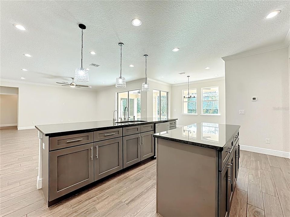 For Sale: $690,000 (4 beds, 3 baths, 2927 Square Feet)