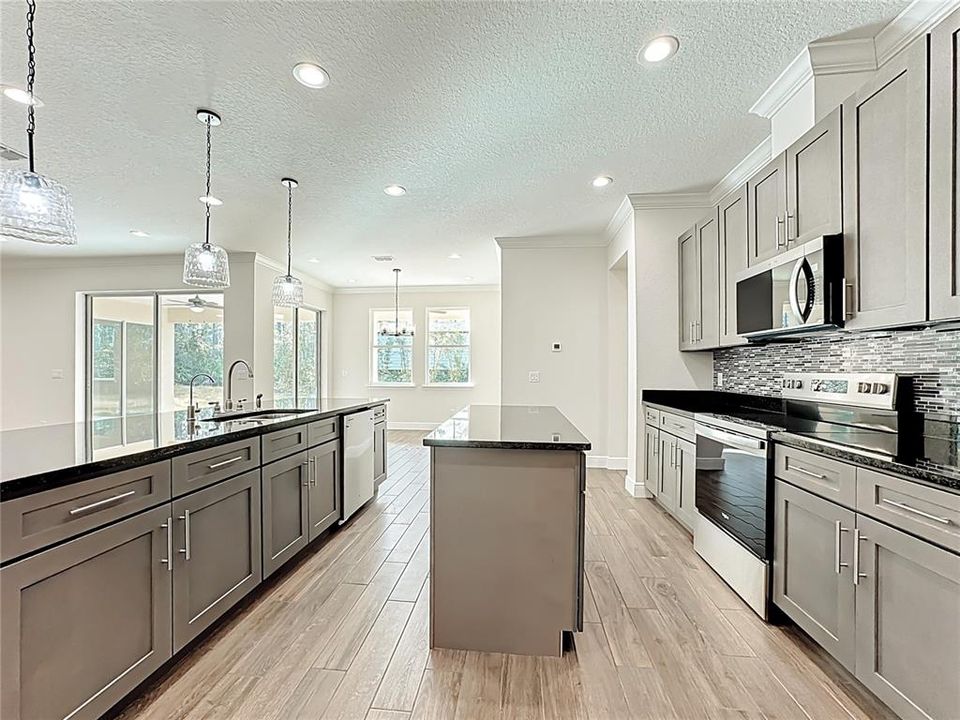 For Sale: $690,000 (4 beds, 3 baths, 2927 Square Feet)