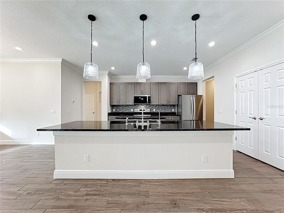 For Sale: $690,000 (4 beds, 3 baths, 2927 Square Feet)