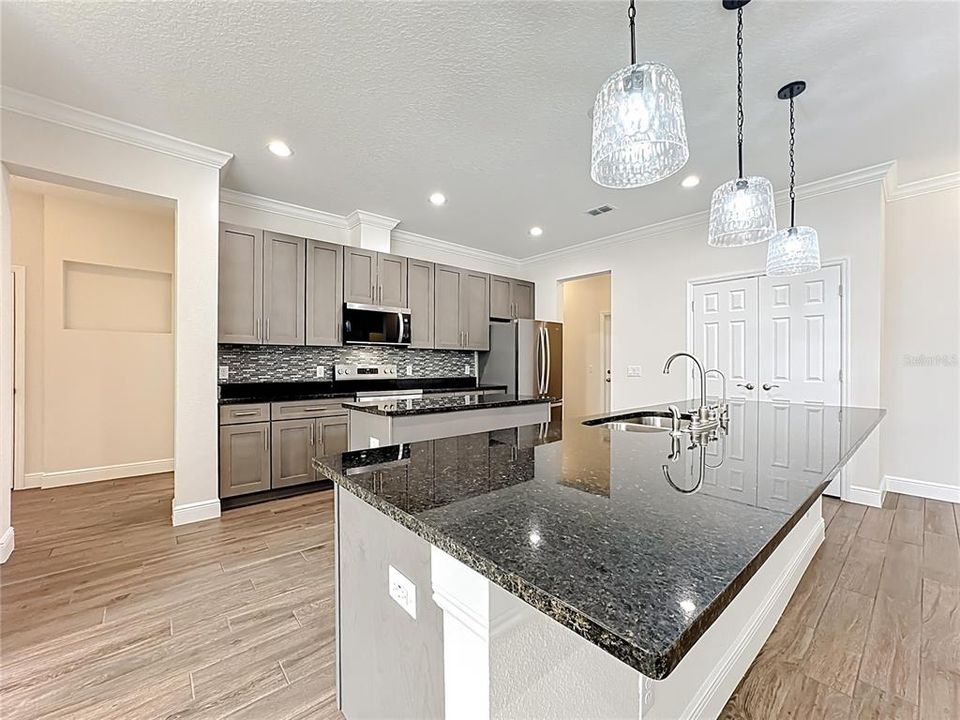 For Sale: $690,000 (4 beds, 3 baths, 2927 Square Feet)