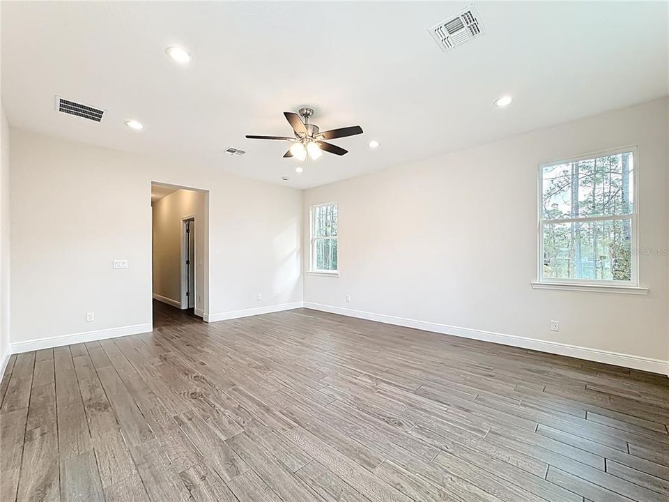 For Sale: $690,000 (4 beds, 3 baths, 2927 Square Feet)