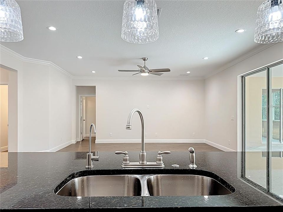 For Sale: $690,000 (4 beds, 3 baths, 2927 Square Feet)
