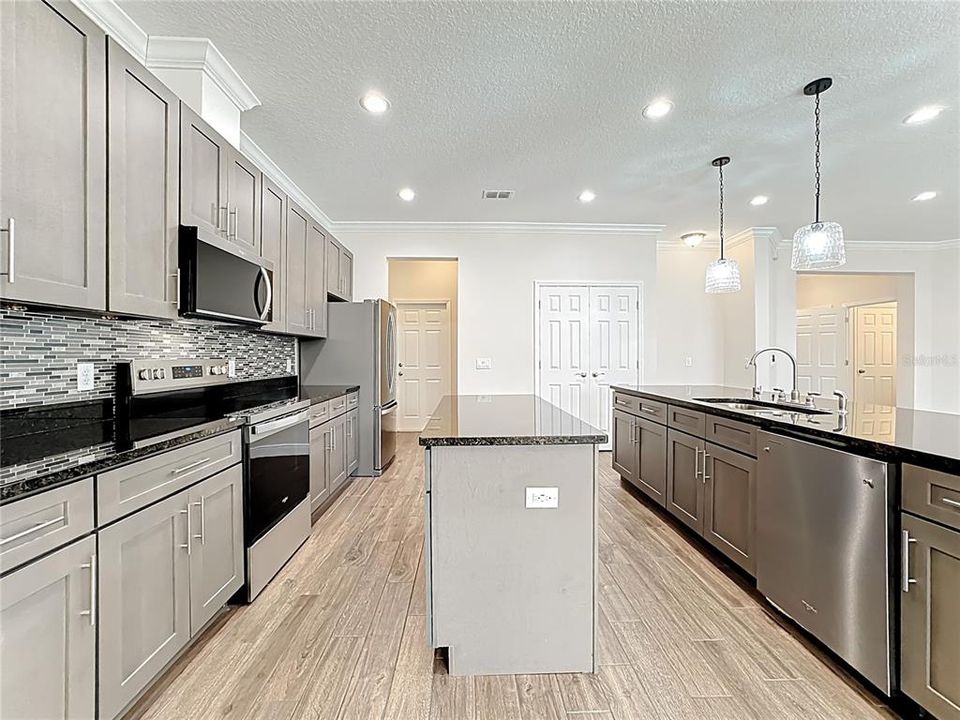 For Sale: $690,000 (4 beds, 3 baths, 2927 Square Feet)