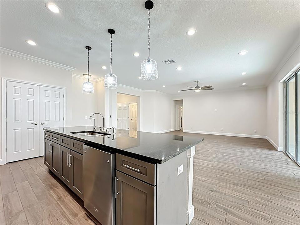 For Sale: $690,000 (4 beds, 3 baths, 2927 Square Feet)