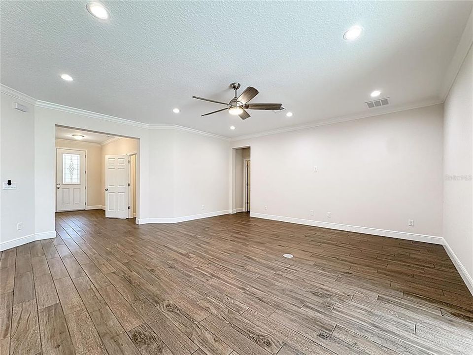 For Sale: $690,000 (4 beds, 3 baths, 2927 Square Feet)