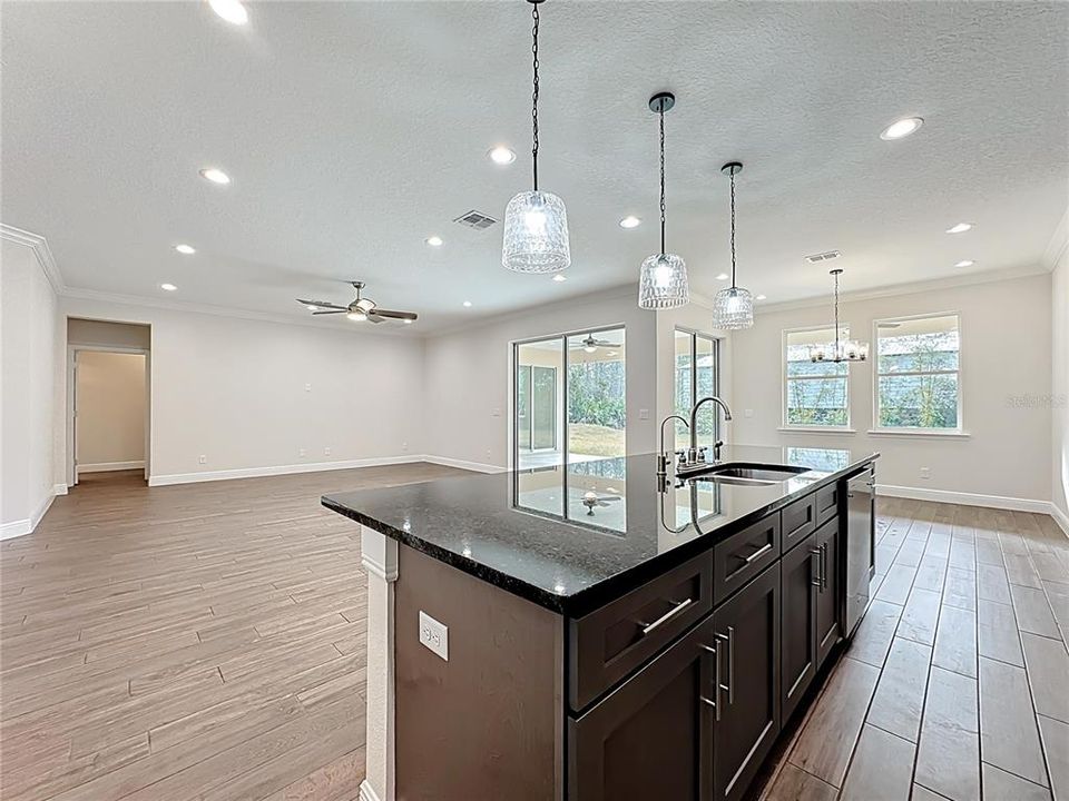 For Sale: $690,000 (4 beds, 3 baths, 2927 Square Feet)