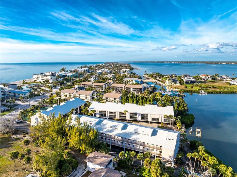 На продажу: $479,000 (2 спален, 2 ванн, 1293 Квадратных фут)