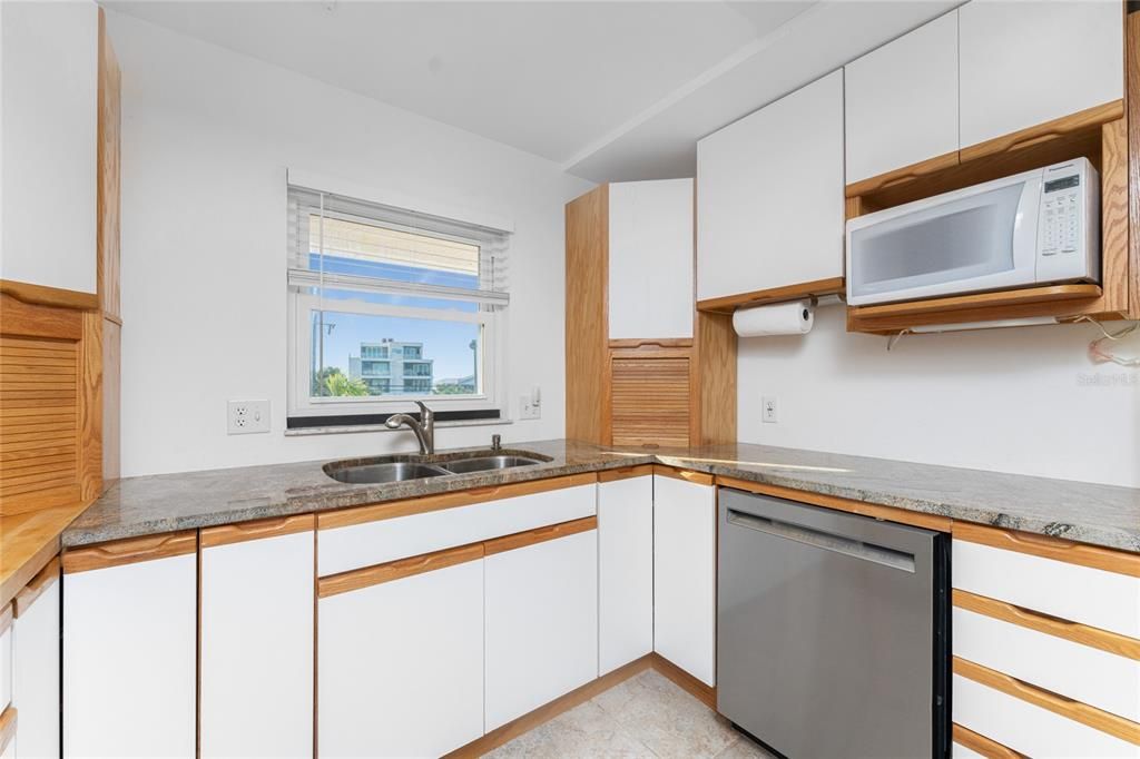 На продажу: $479,000 (2 спален, 2 ванн, 1293 Квадратных фут)