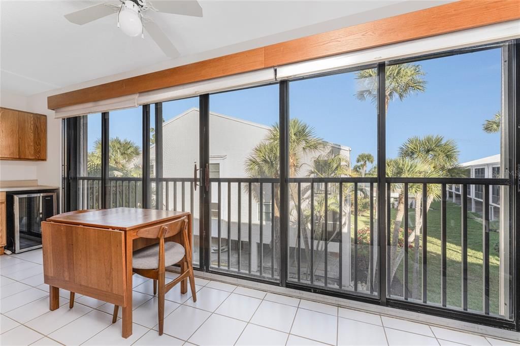 На продажу: $479,000 (2 спален, 2 ванн, 1293 Квадратных фут)