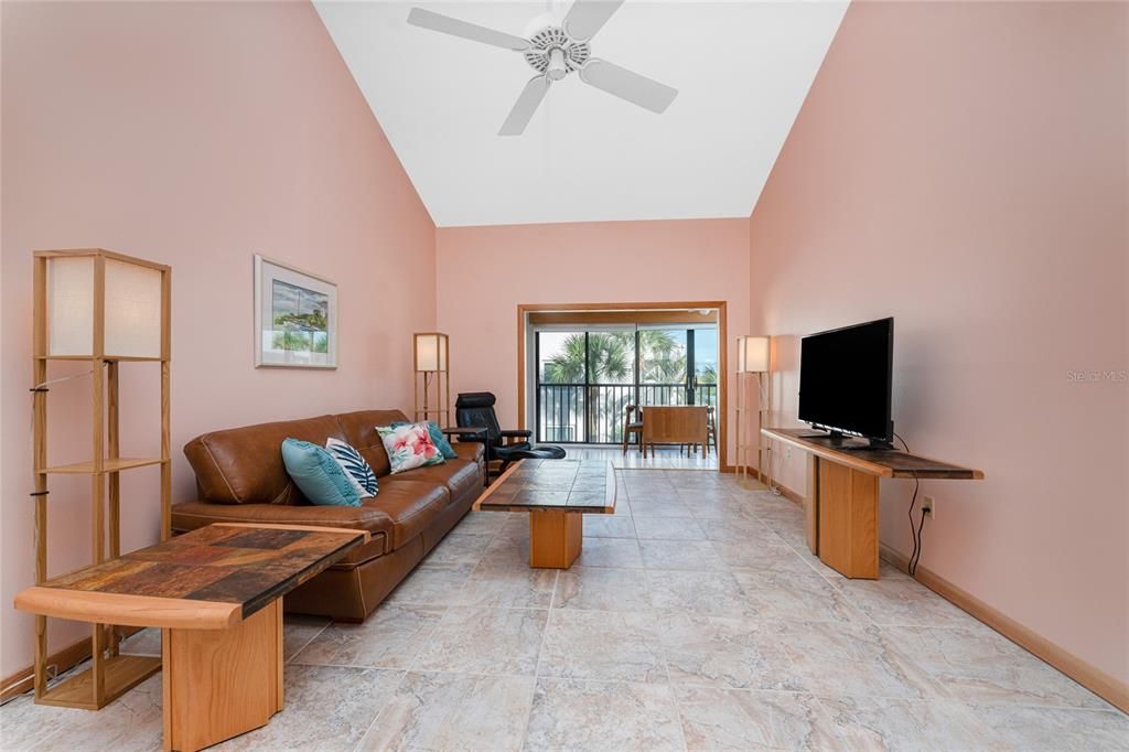 На продажу: $479,000 (2 спален, 2 ванн, 1293 Квадратных фут)