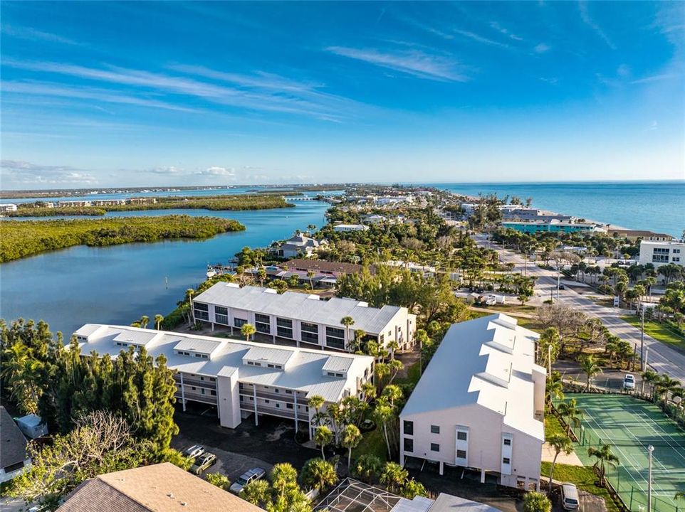 На продажу: $479,000 (2 спален, 2 ванн, 1293 Квадратных фут)